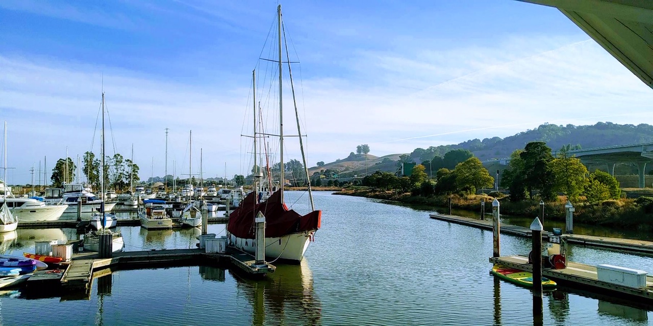 全て日本語の国産CMSだから、設置も更新も簡単、わかりやすい。